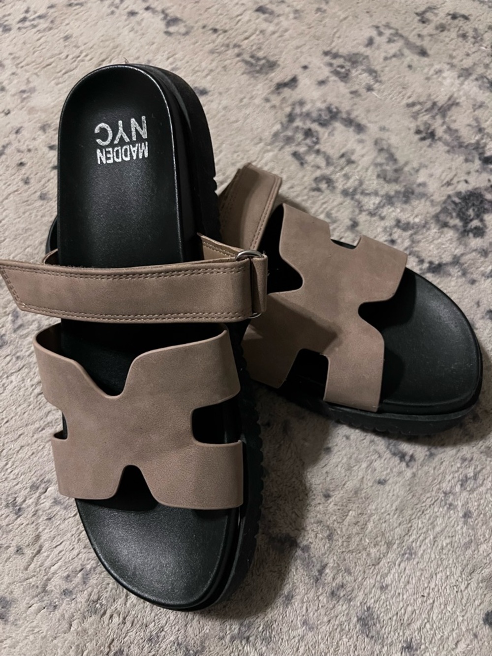 Madden NYC Taupe Slide Sandals Size 9 1/2 - Picture 5 of 9